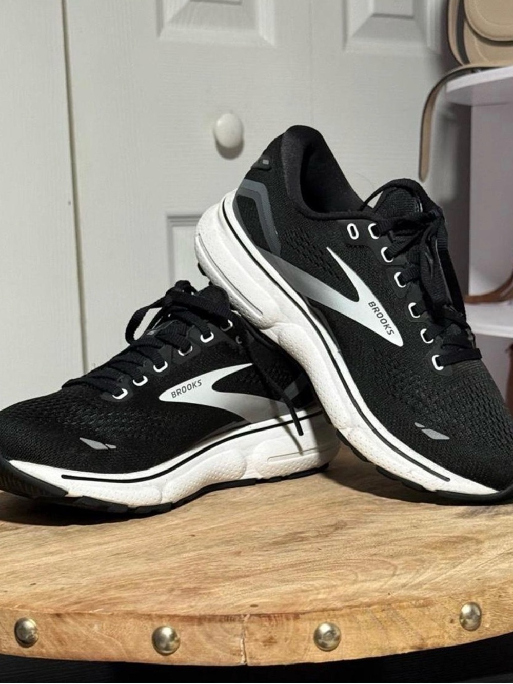 Brooks Ghost Women’s Running Shoes Black White Size 7 Cushioned $140 Retail
